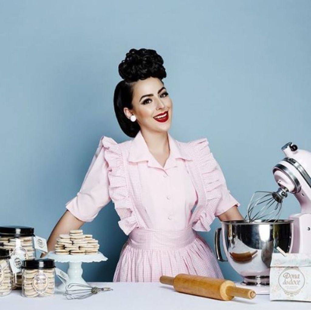 modelo de cabelo de pin-up no Instagram