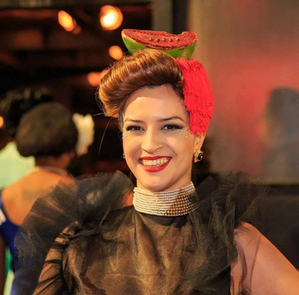 modelo de cabelo de pin-up no Instagram