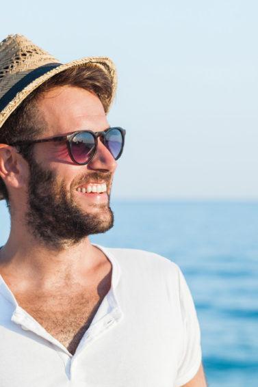 modelo ilustra matéria sobre cabelo masculino no verão 2018