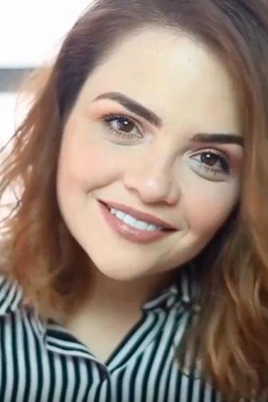Karol Pinheiro faz cachos sem modelador