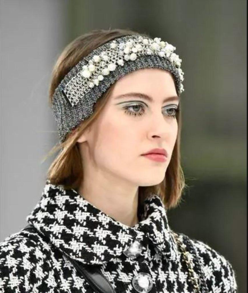 modelo de penteados com tiara