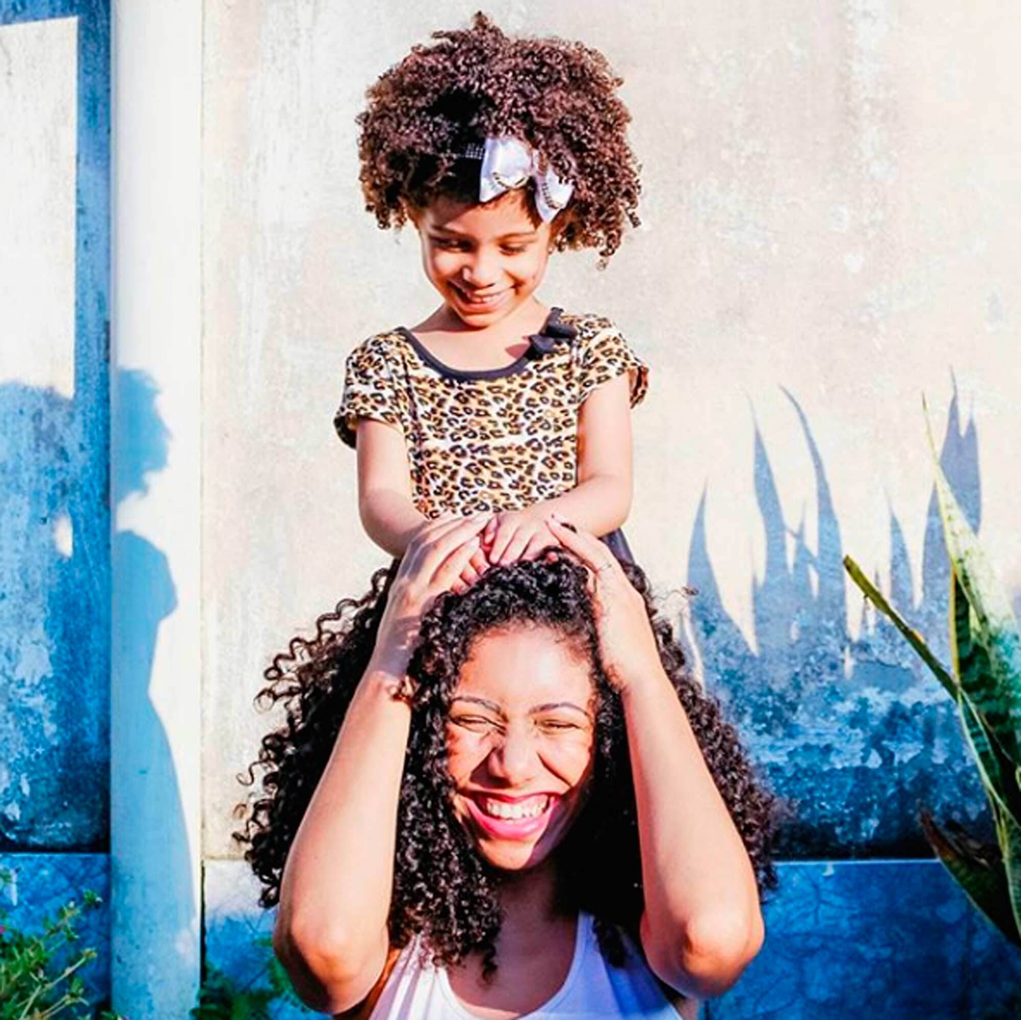 @maefilhaecachos : “Tento mostrar que o cabelo da minha filha é lindo”, diz Sandra Reis