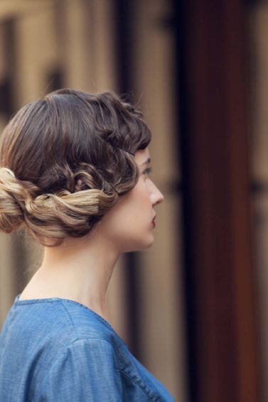 Modelo usa penteado anos 20 superfeminino