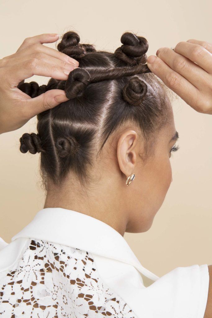 modelo de penteado bantu knots