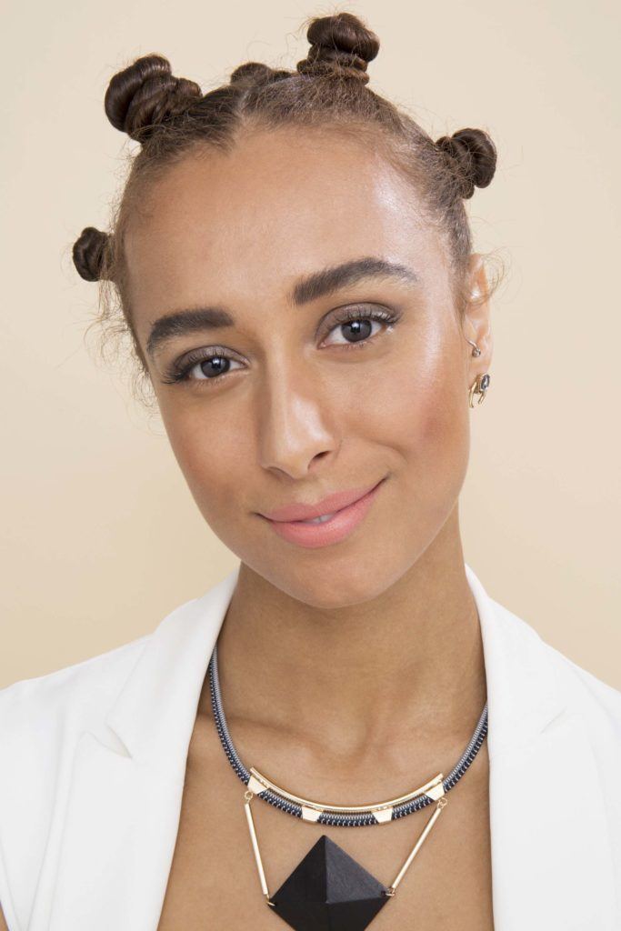 modelo de penteado bantu knots