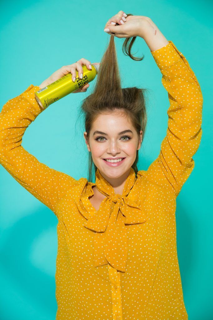 Cabelo liso com shampoo seco na franja