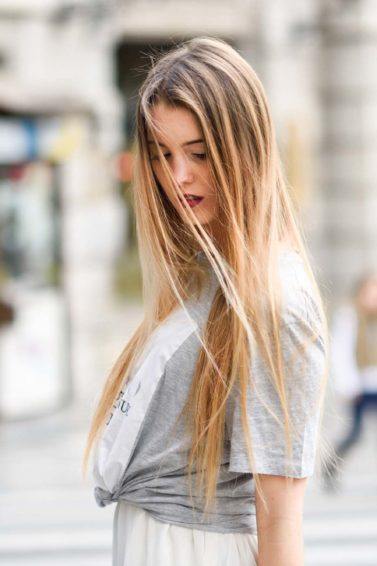 sucos para cabelo: modelo com cabelo liso comprido