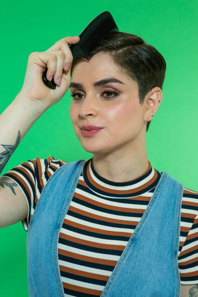Mulher penteado cabelo curto castanho