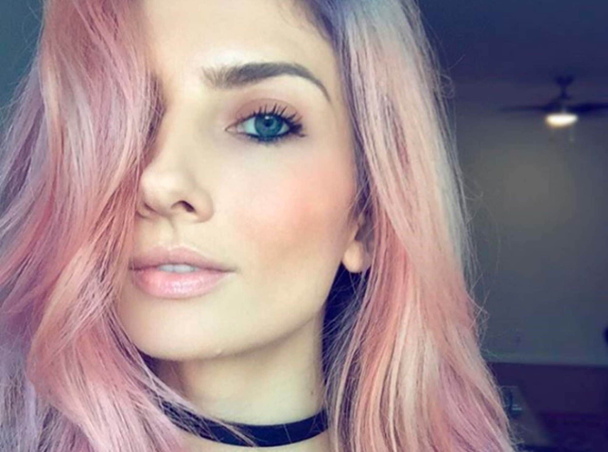 Cabelo liso rosa 
