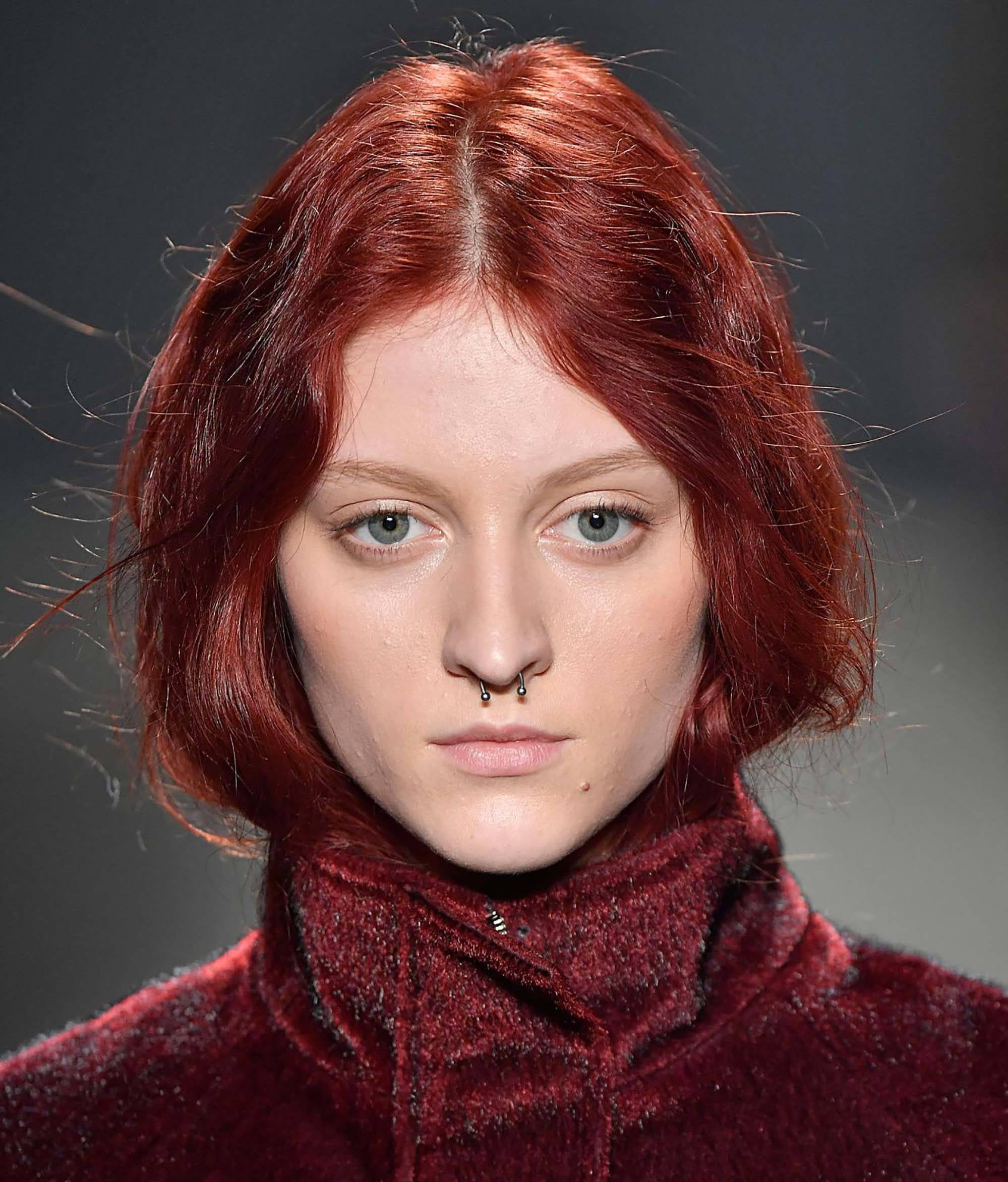 modelo ilustrando matéria sobre cabelo do outono 2018