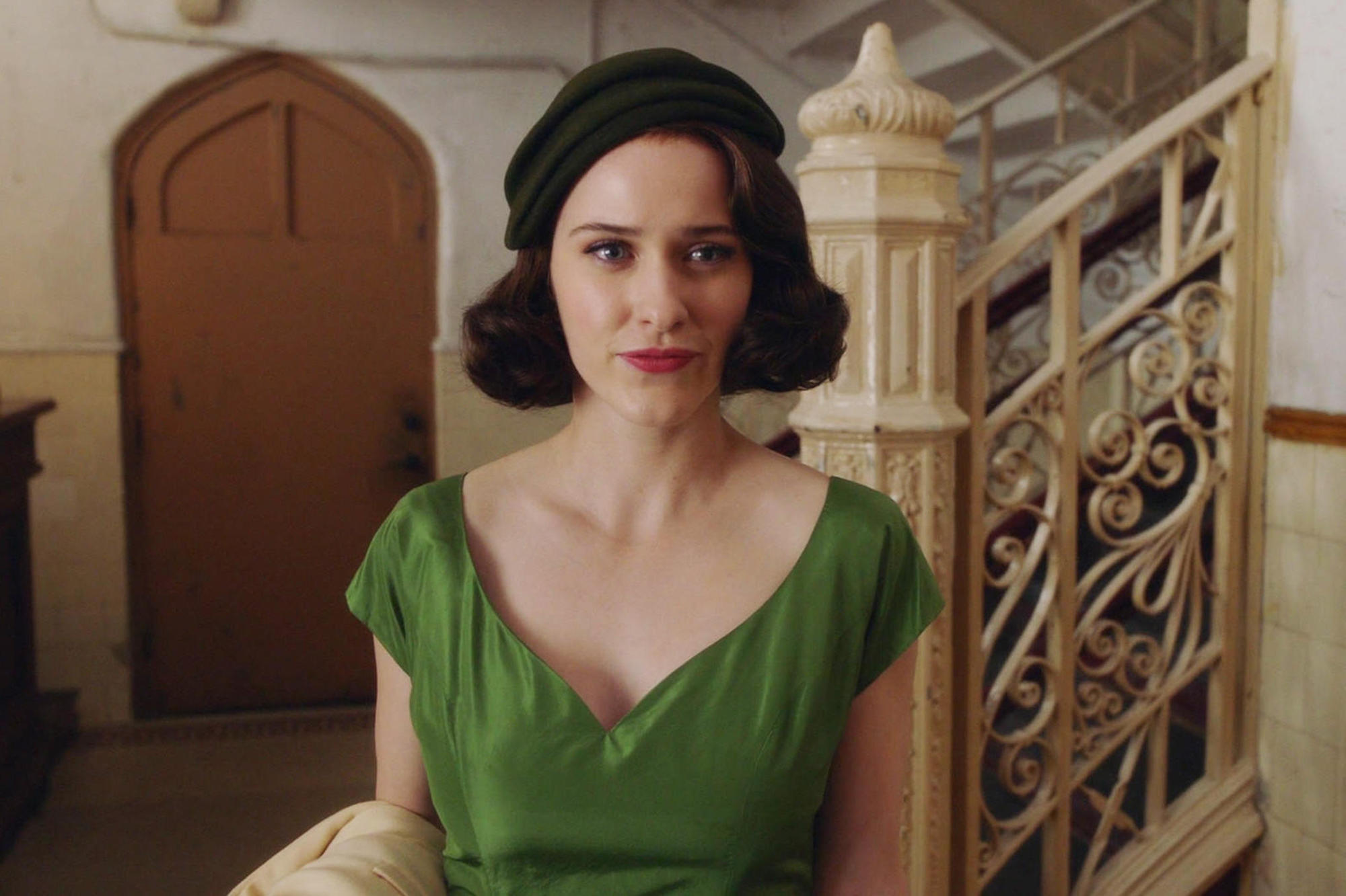 Atriz do elenco do seriado The Marvelous Mrs. Maisel