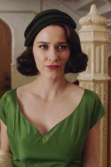 Atriz do elenco do seriado The Marvelous Mrs. Maisel