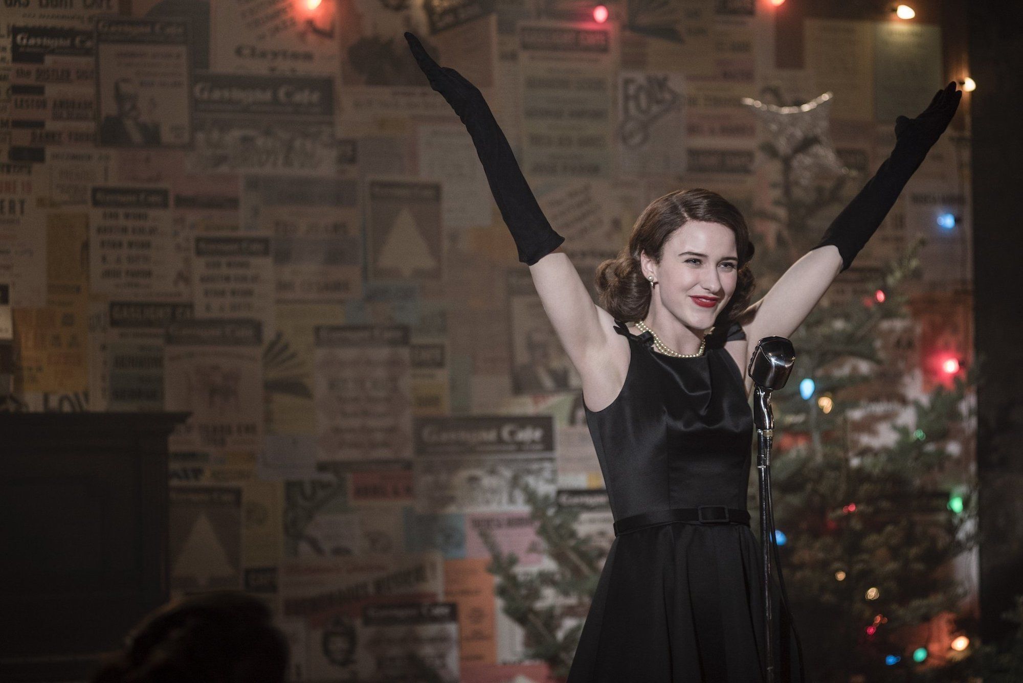 Atriz do elenco do seriado The Marvelous Mrs. Maisel