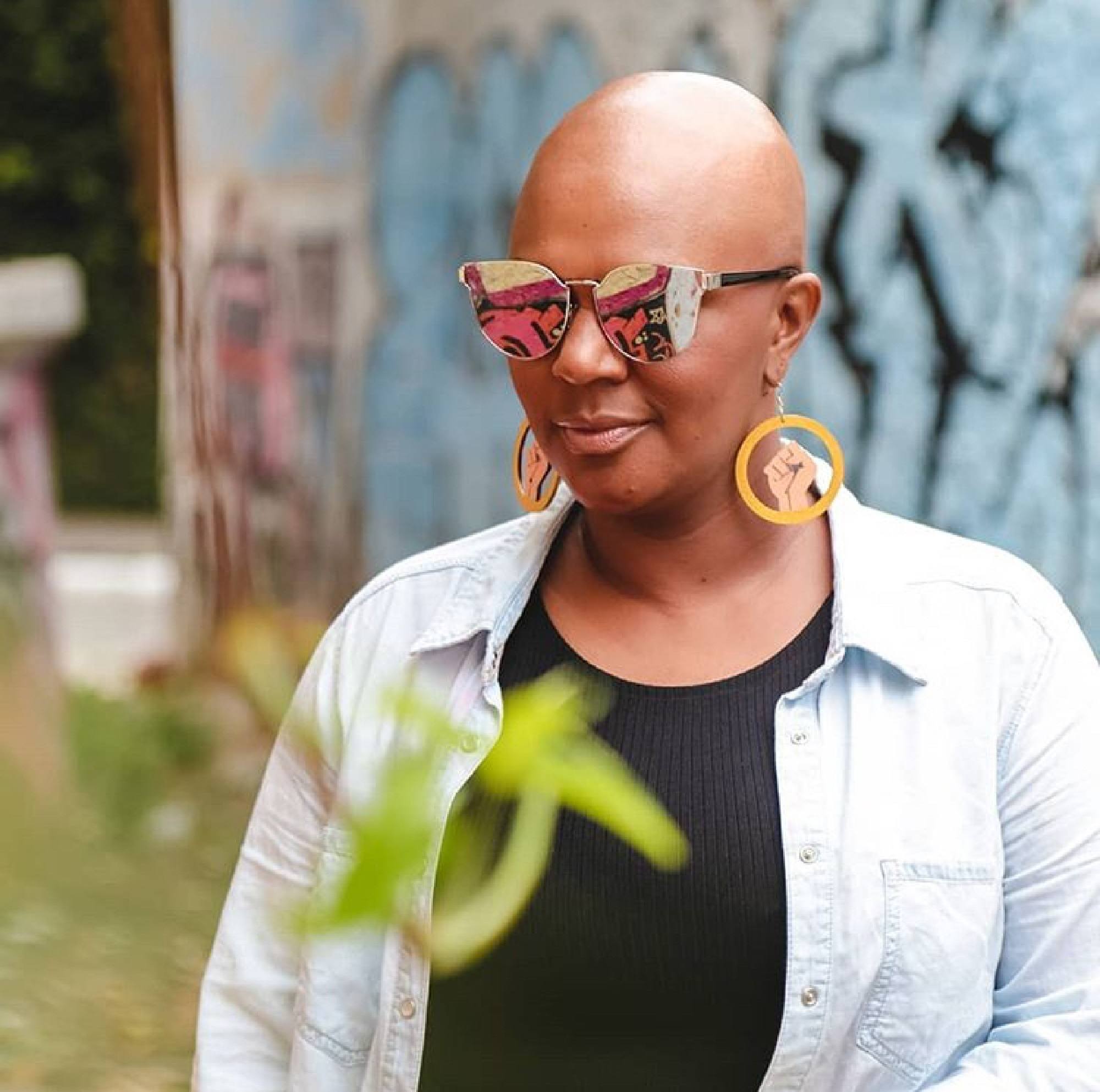 Cabeça careca feminina