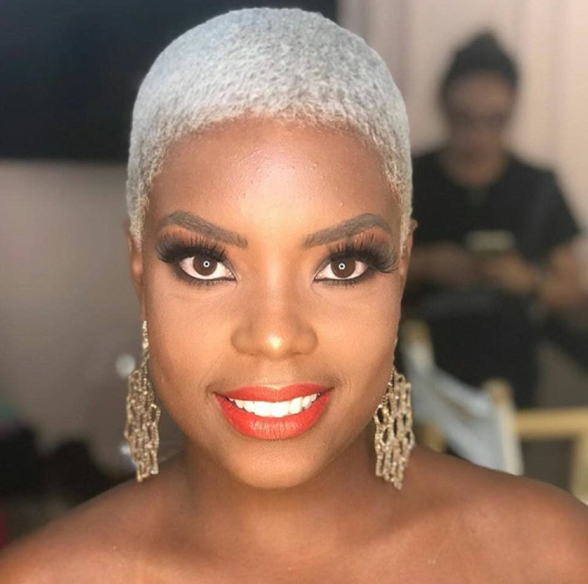 Cabeça careca feminina