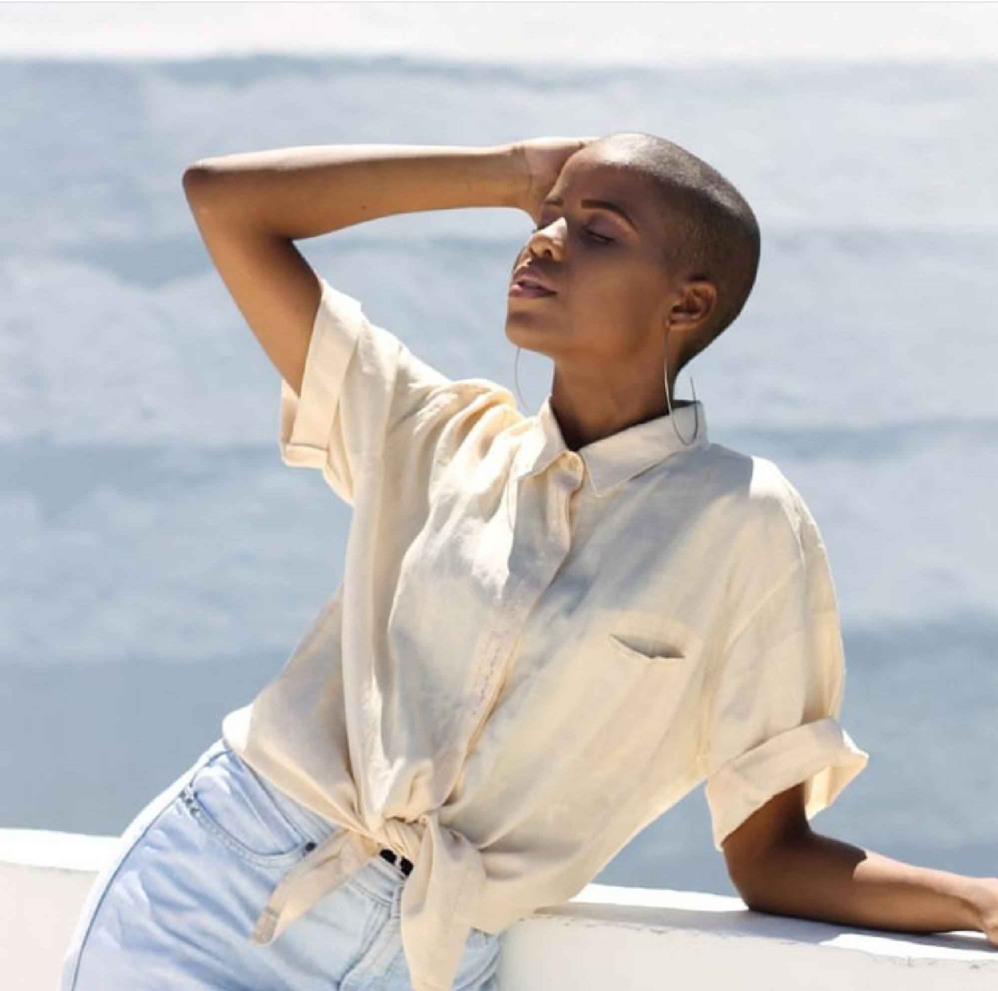Cabeça careca feminina