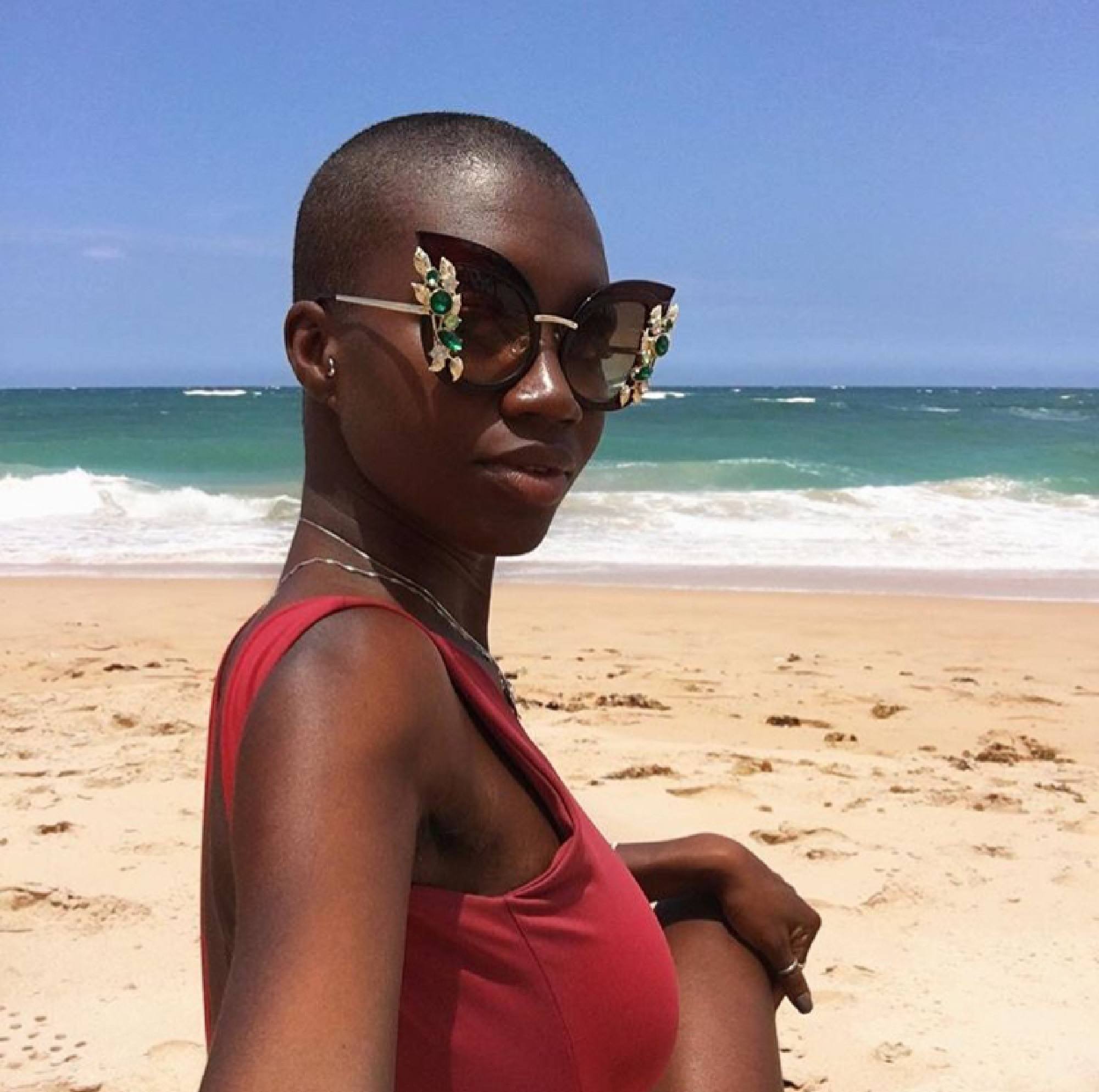 Cabeça careca feminina