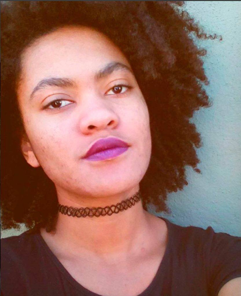 Dandara Francisca com cabelo crespo