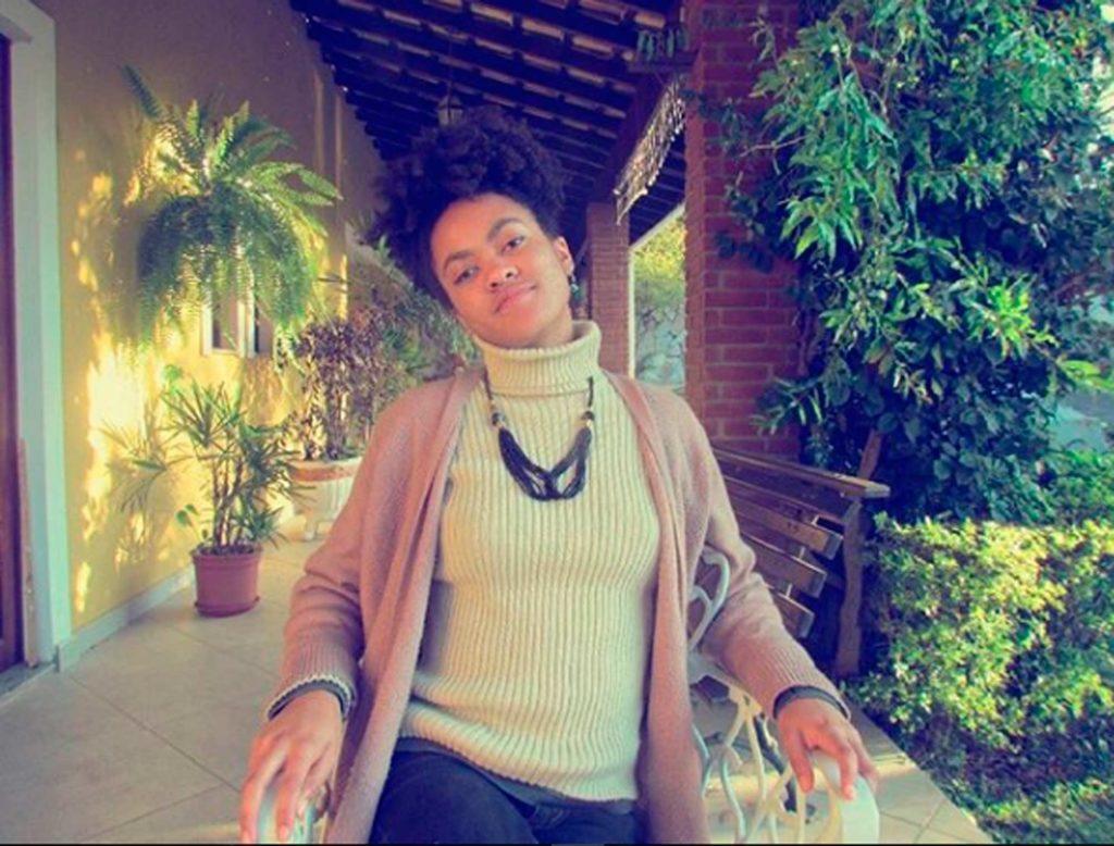 Dandara Francisca com cabelo crespo