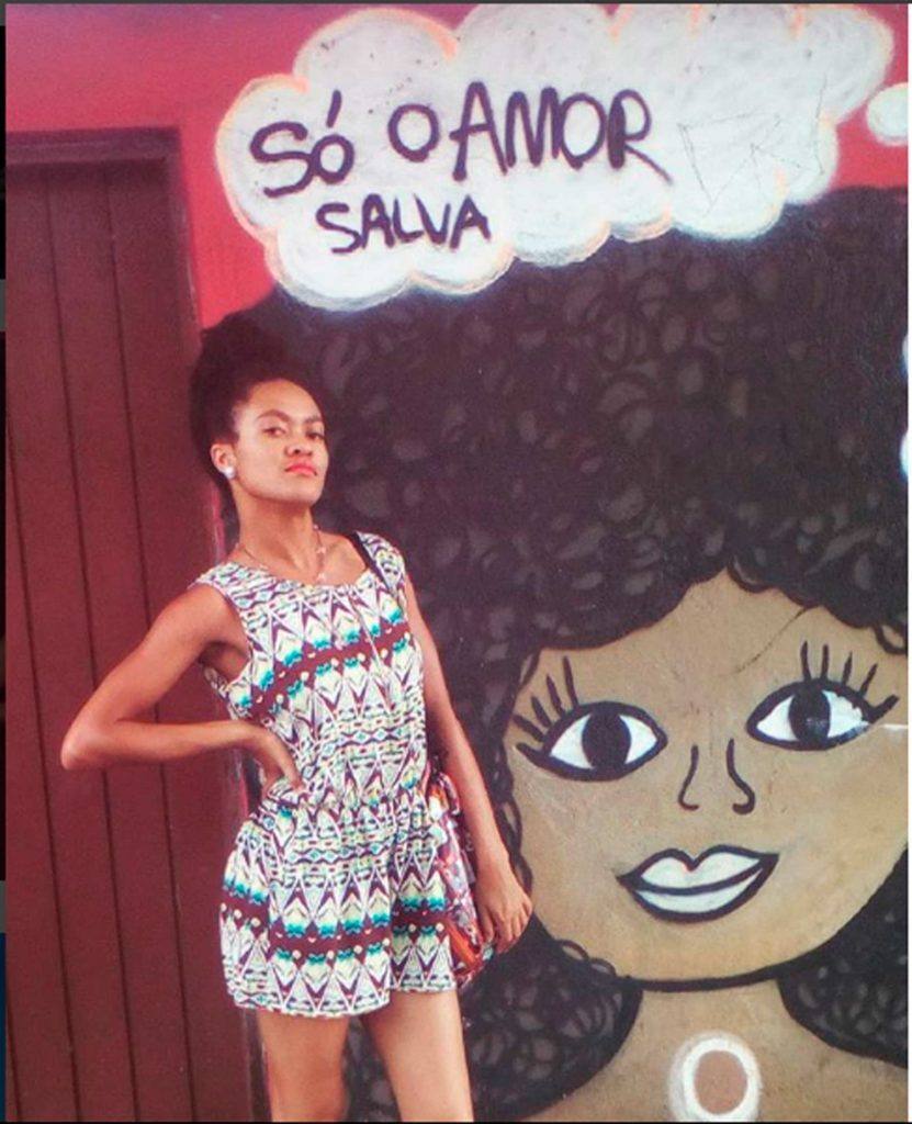 Dandara Francisca com cabelo crespo
