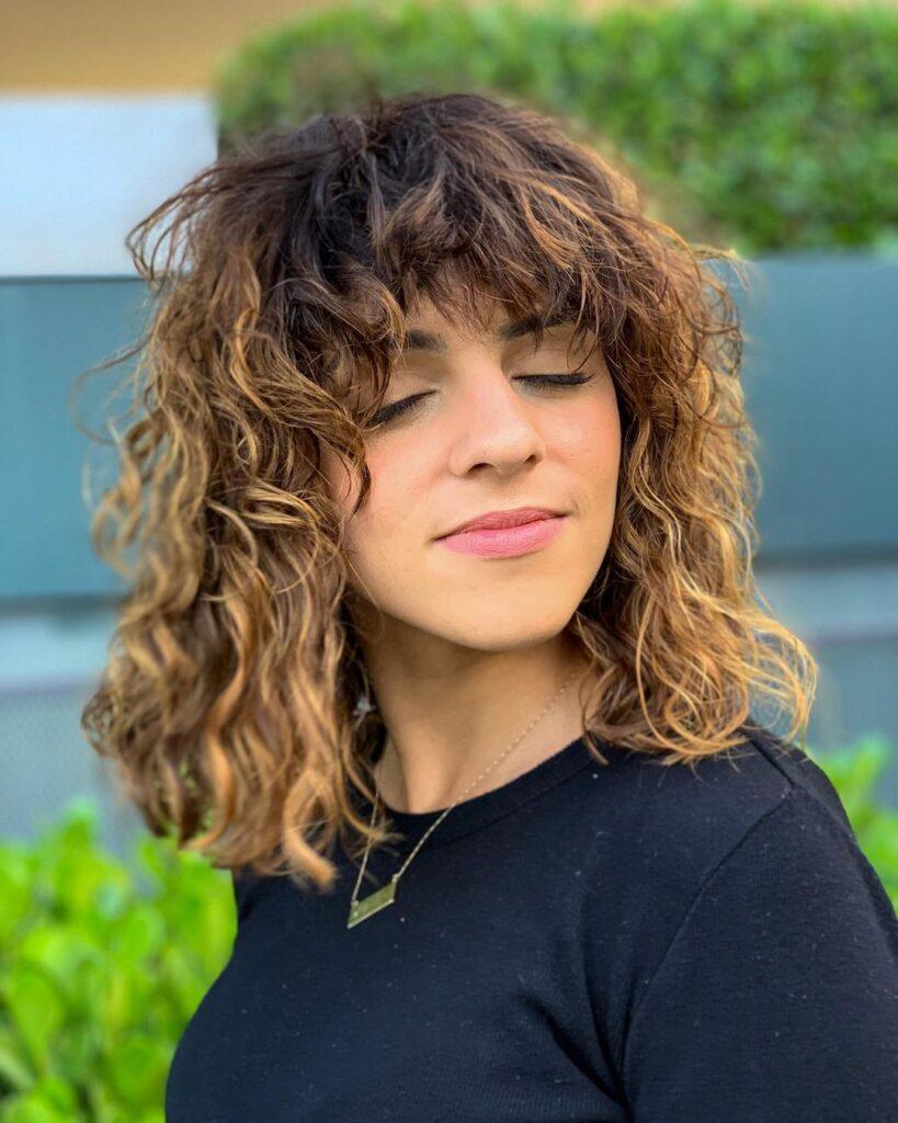 cabelo-cacheado-medio-com-franja