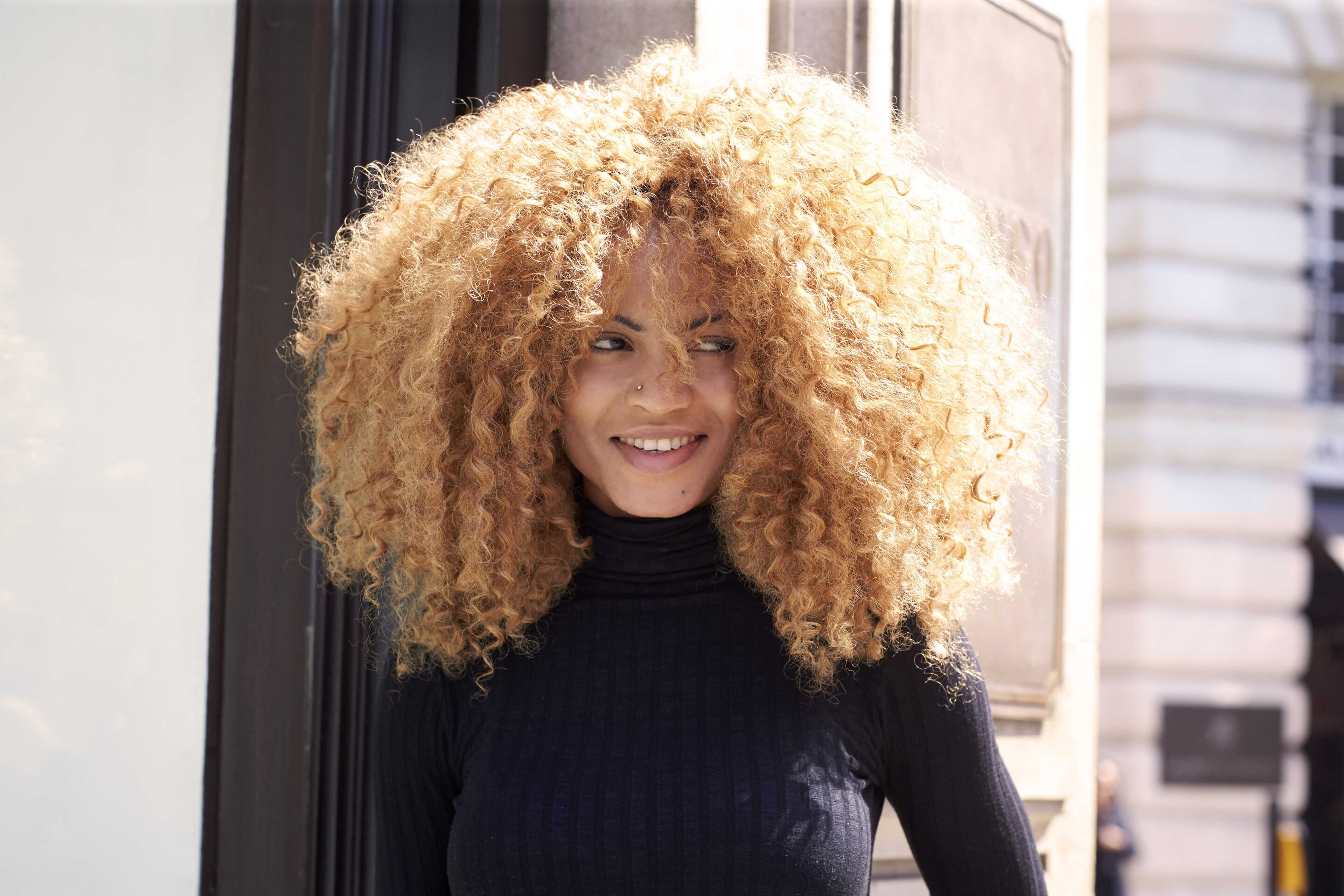 Cabelo médio em camadas: corte para reduzir ou aumentar volume