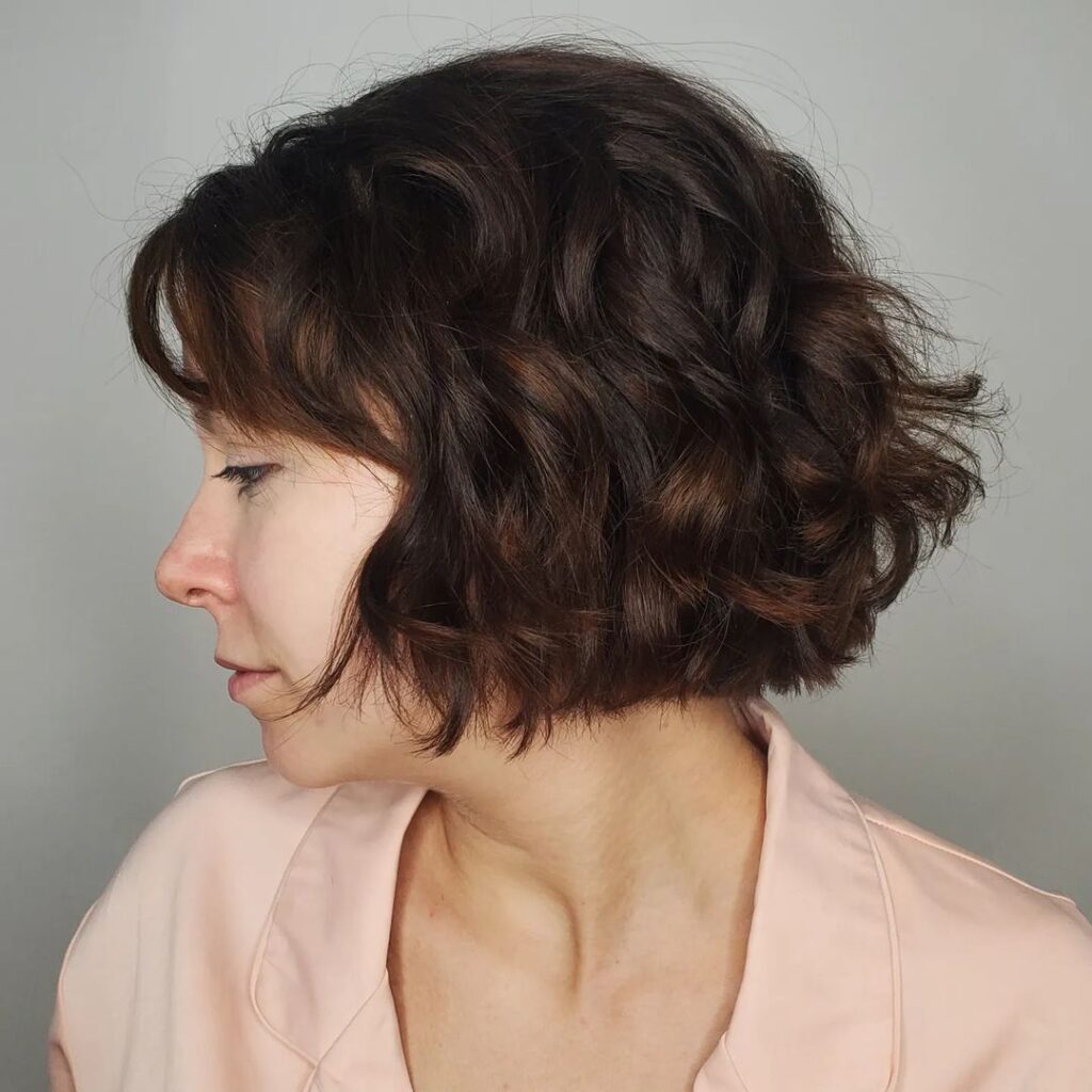 cabelo-short-bob-ondulado-com-franja