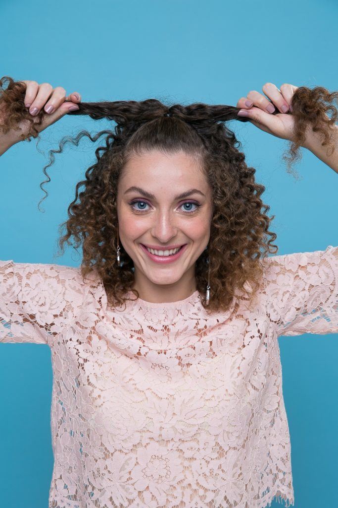 Como estilizar cabelo cacheado curto