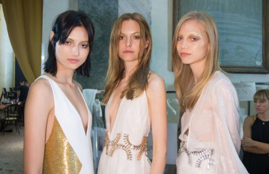 Do loiro ao castanho: como escurecer os fios do jeito certo?