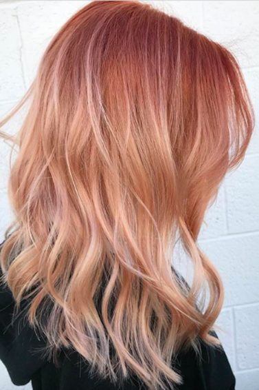 Cabelo ondulado ruivo
