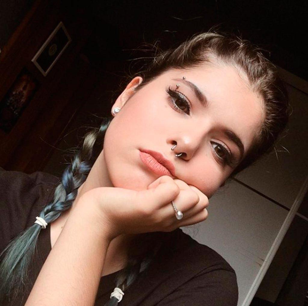 foto da Julia Pontes com cabelo colorido