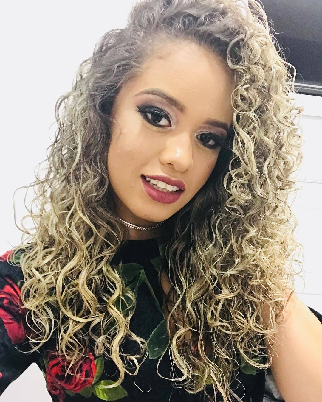 Cabelo cacheado loiro