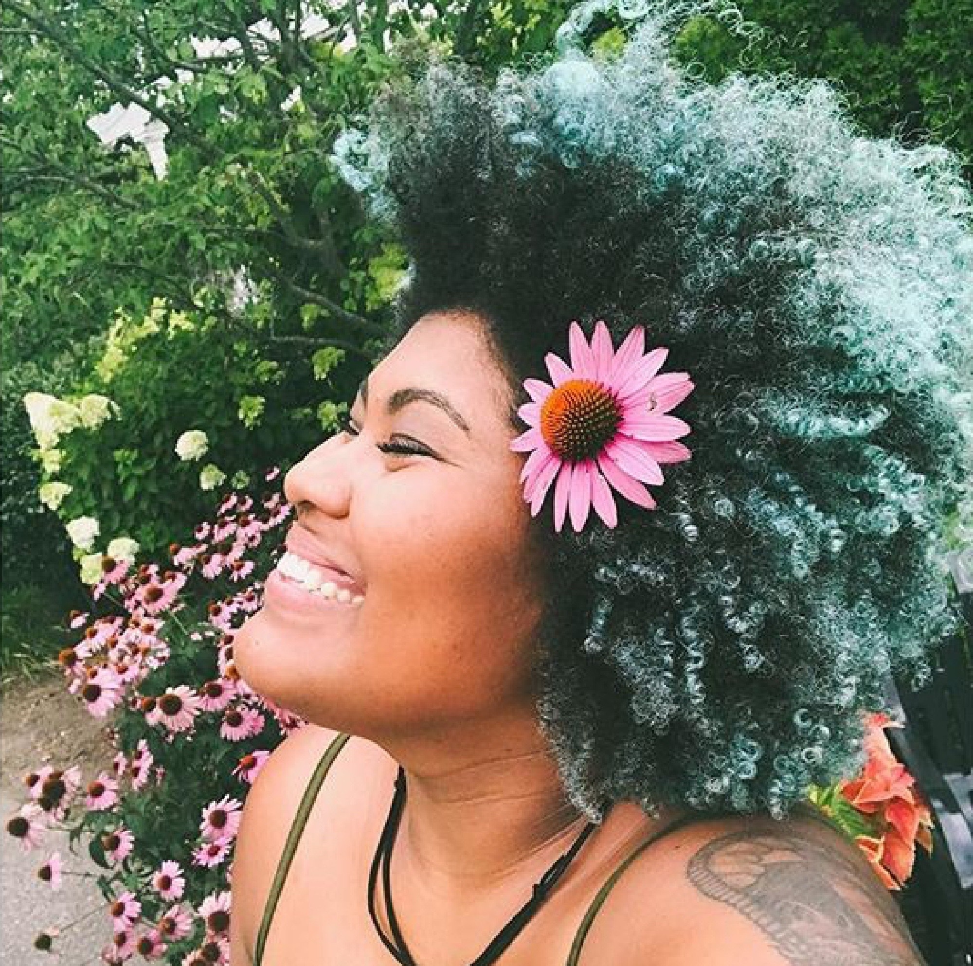 Cabelo crespo black power verde