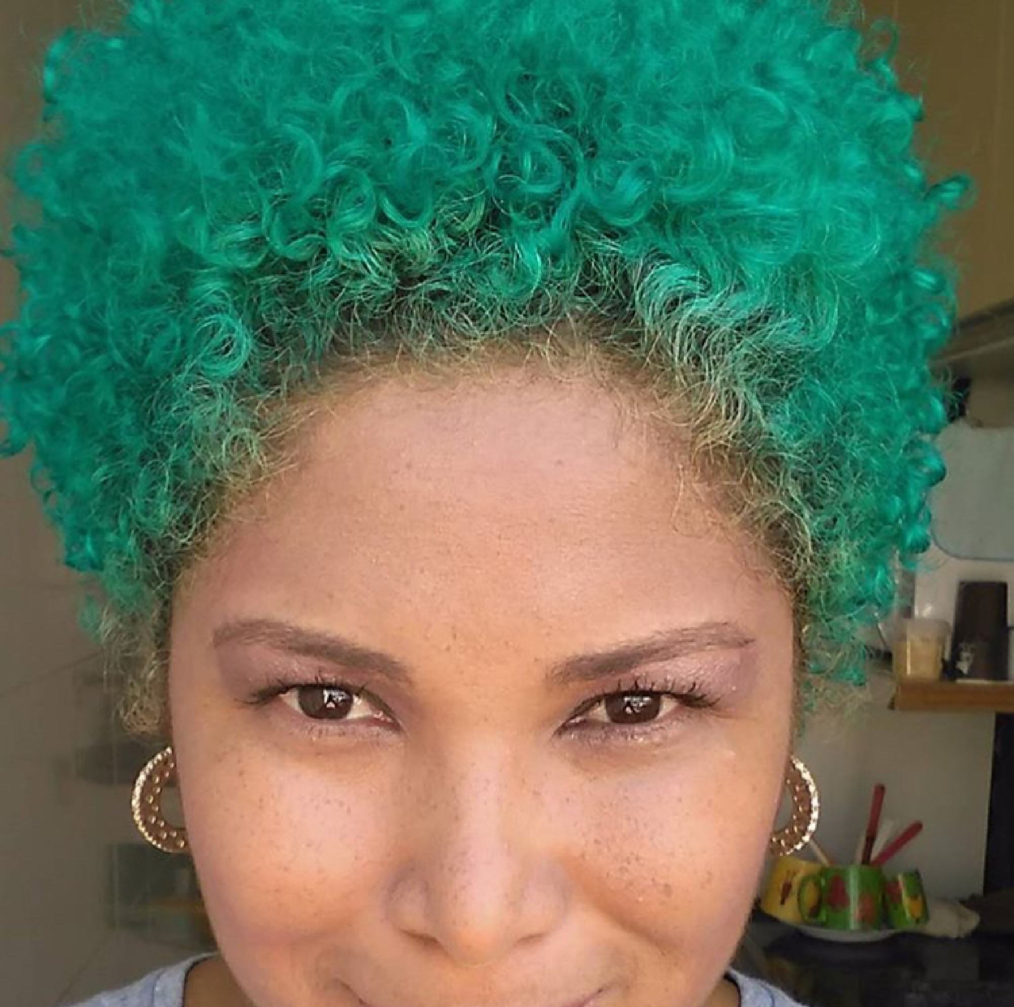 Cabelo crespo black power verde