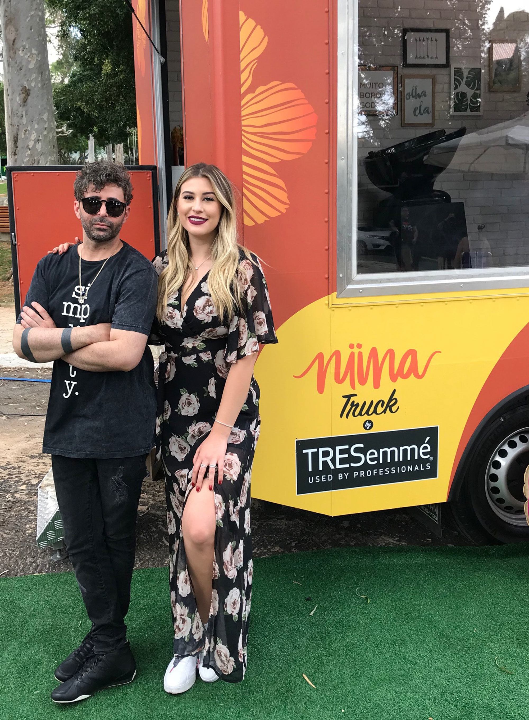 Aventuras capilares: Niina Secrets e Eron Araújo espalham dicas de beleza em SP