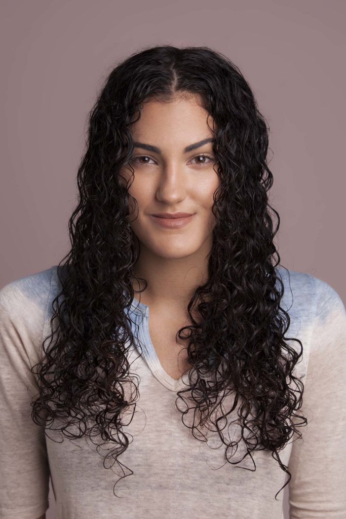 modelo de como arrumar cabelo cacheado longo passo 1