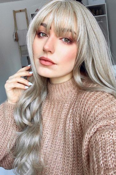 mulher com cabelo chumbado longo e liso