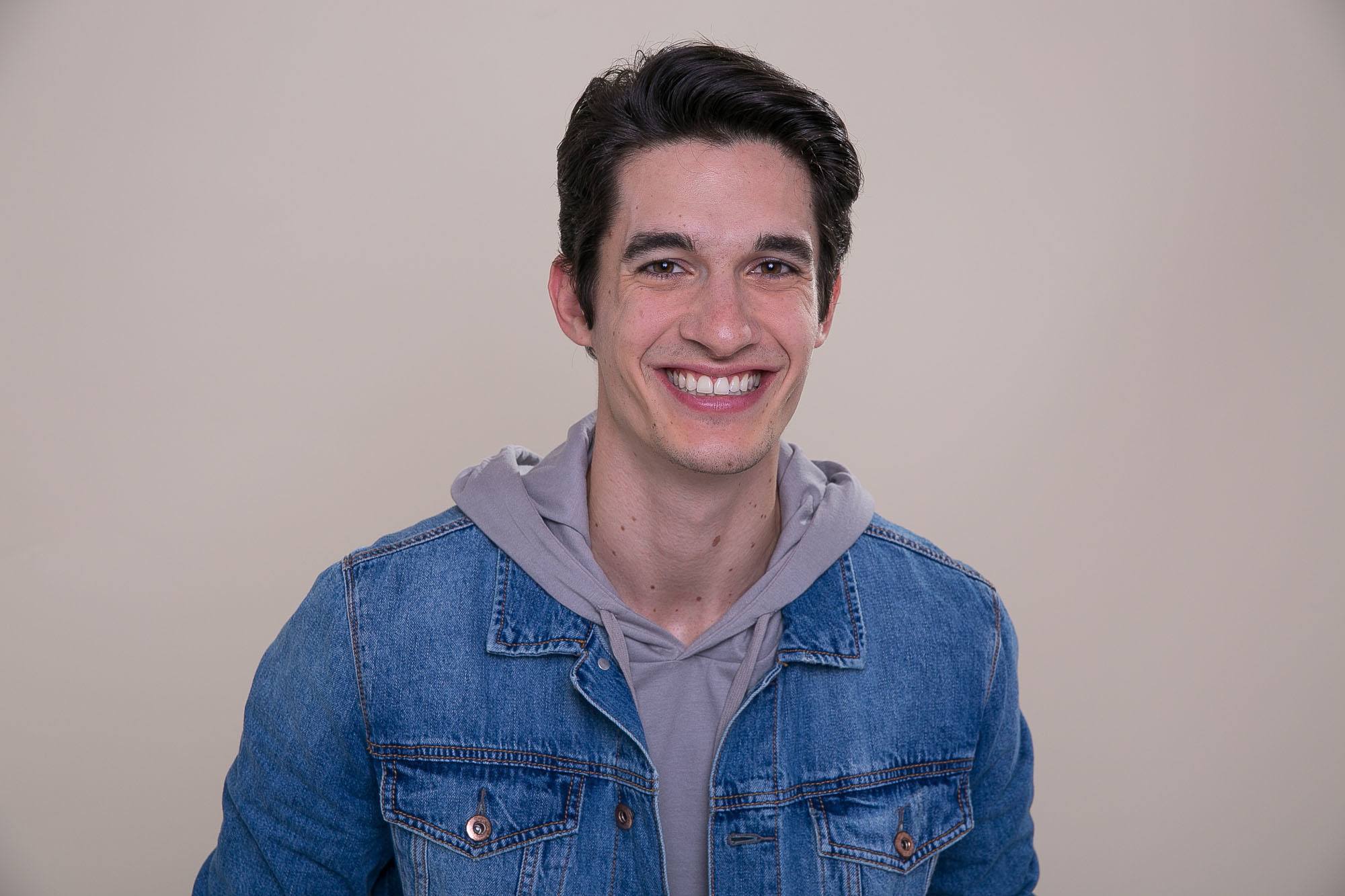 Cabelo liso masculino alinhado