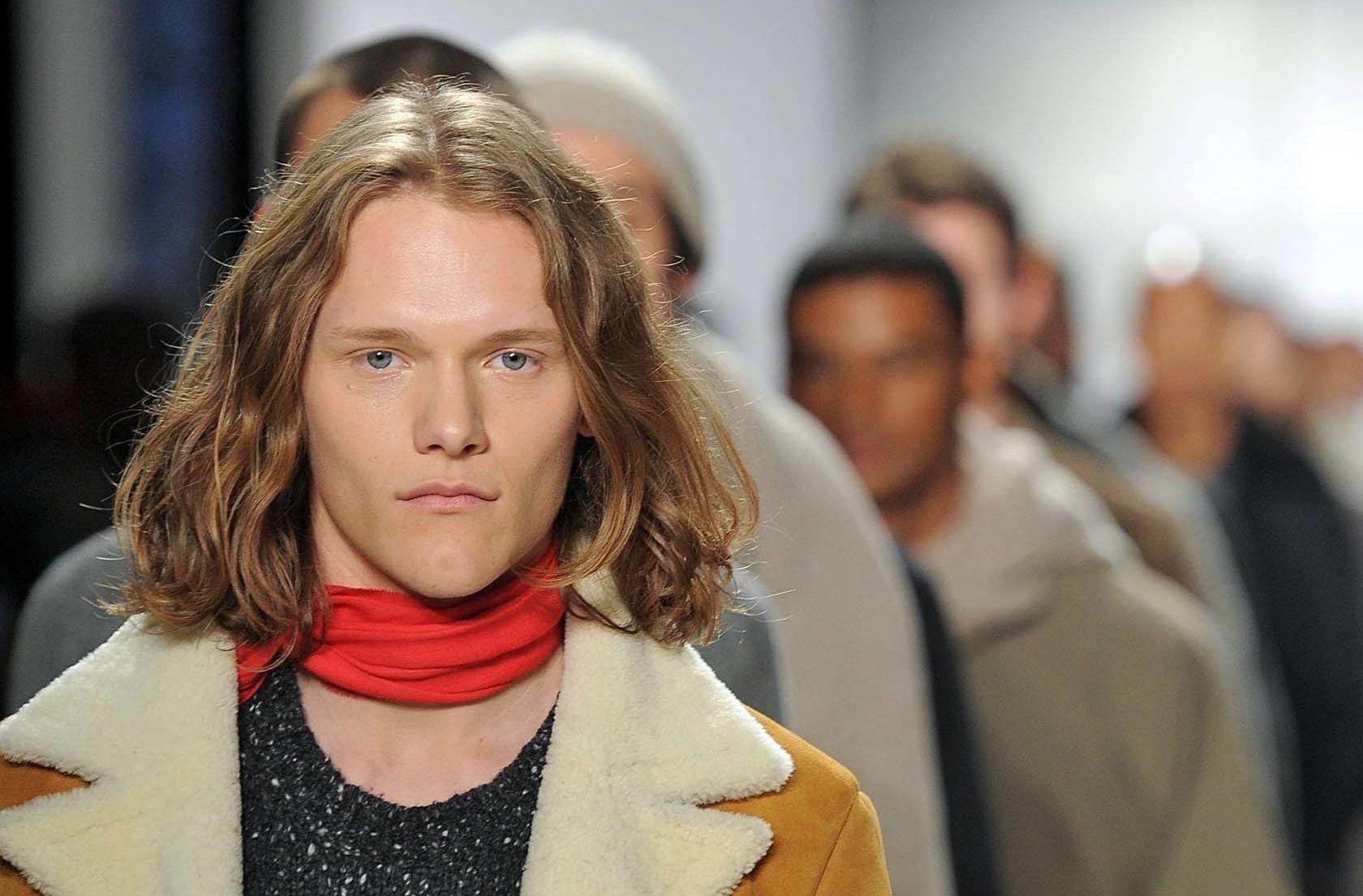modelo de produtos para cabelo longo masculino
