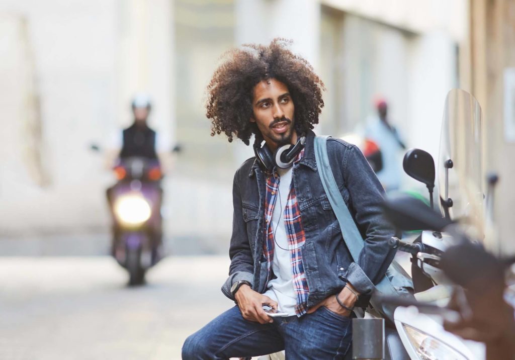 modelo de umectação no cabelo masculino