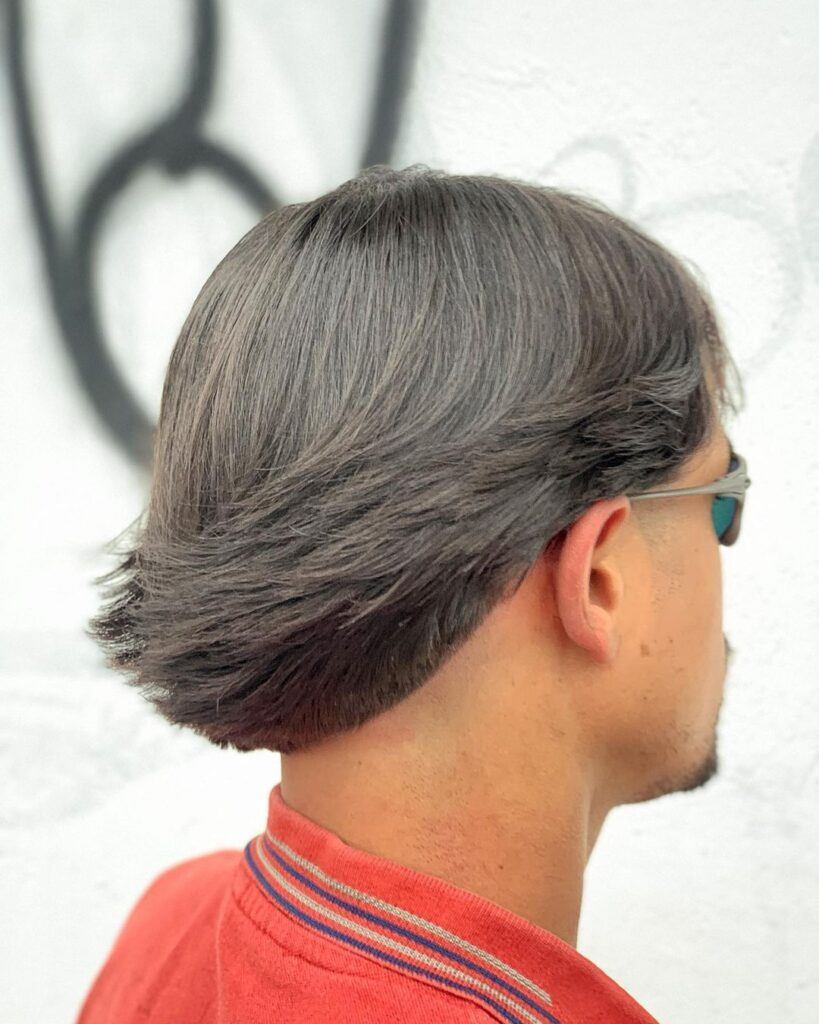 Homem com o corte maracá no cabelo