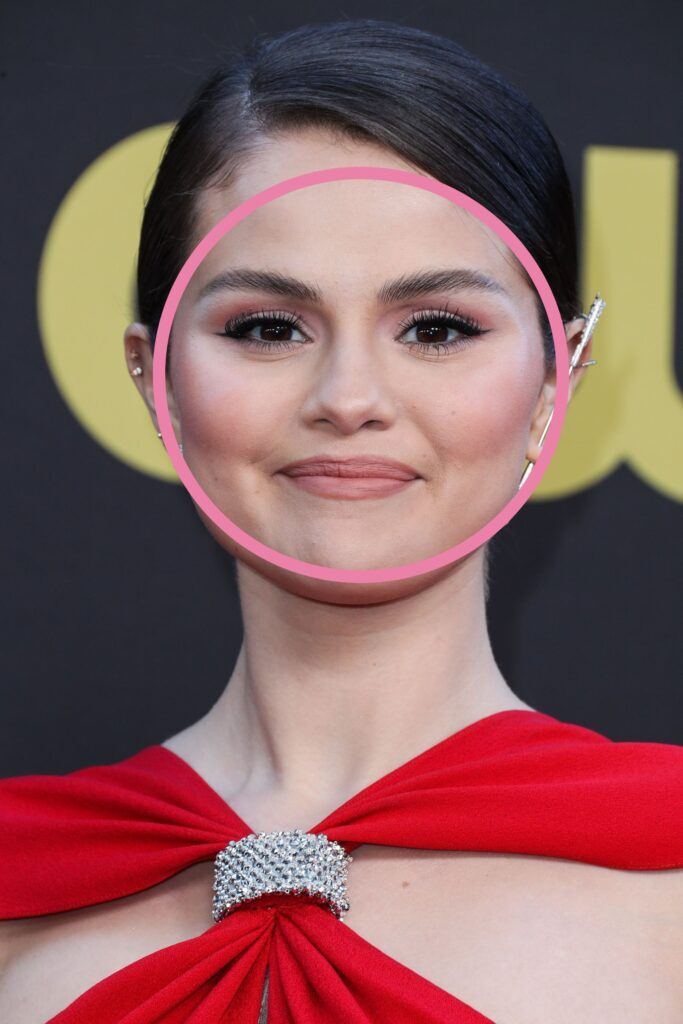 selena gomez com rosto redondo
