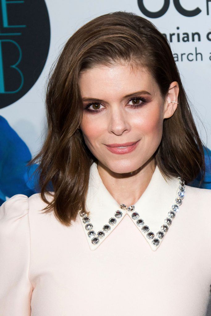 kate mara com cabelo long bob de lado