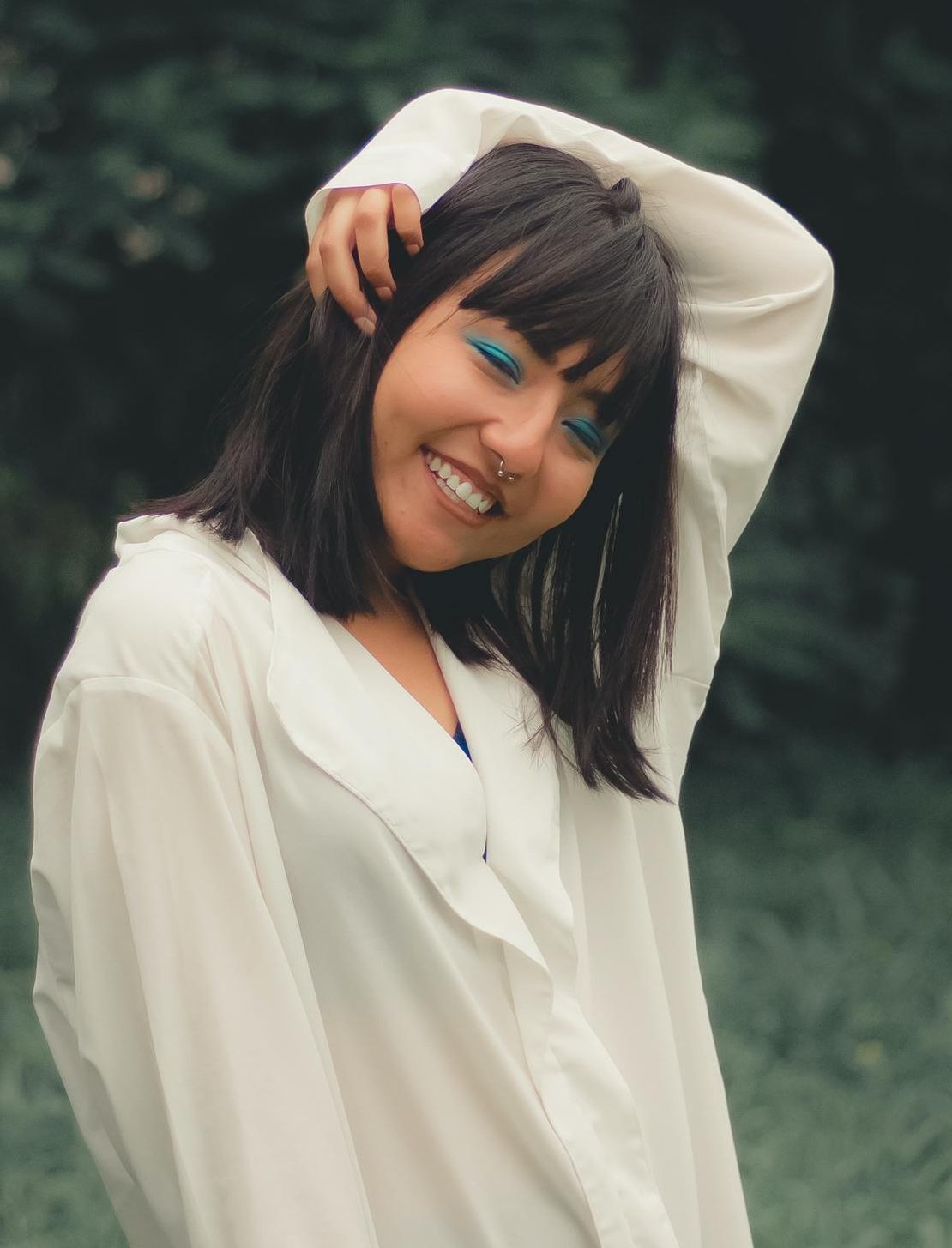 mulher com cabelo long bob com franja reta