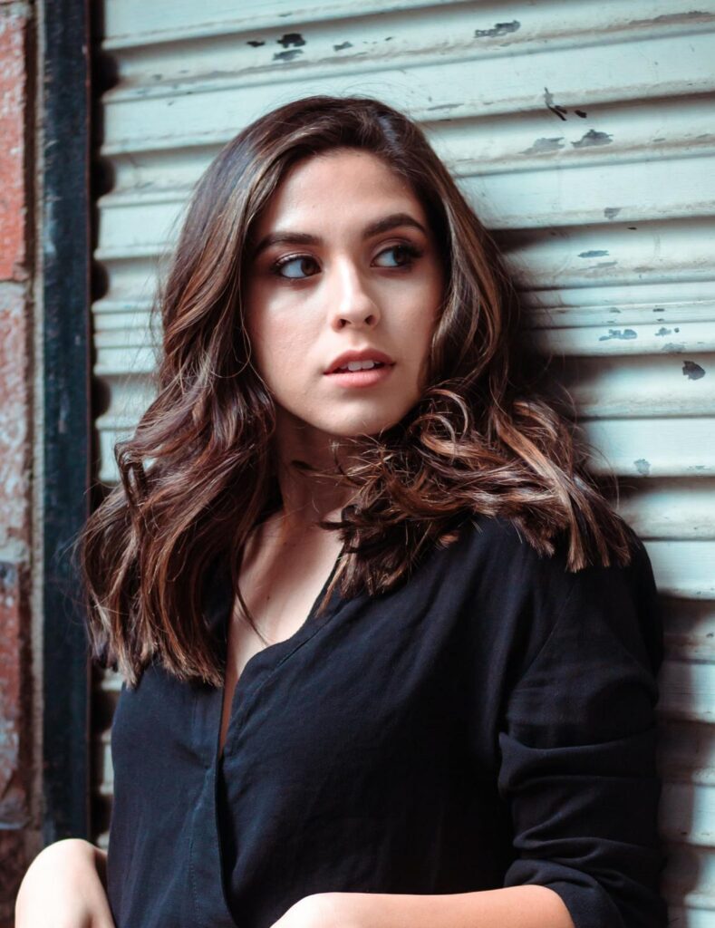 mulher com long bob em cabelo 2a castanho