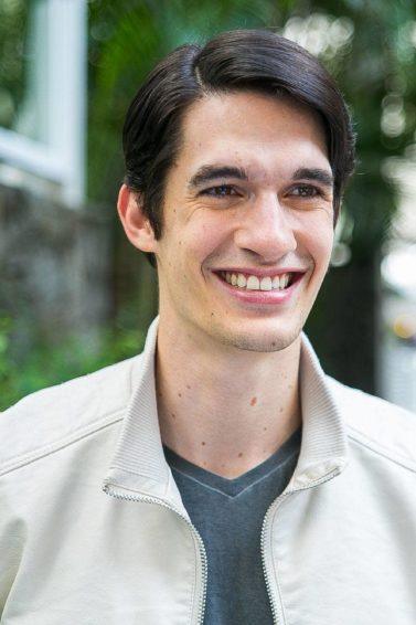 Cabelo liso masculino curto