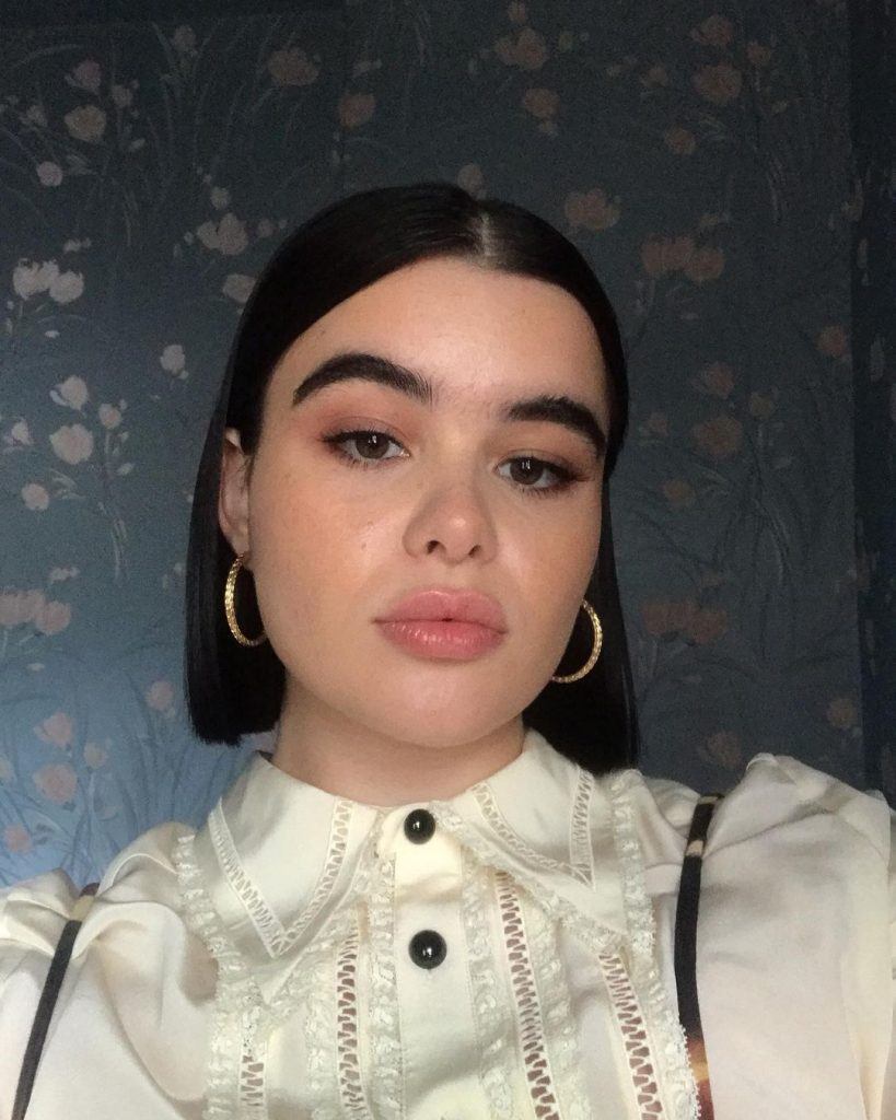 modelo barbie ferreira com cabelo no meio