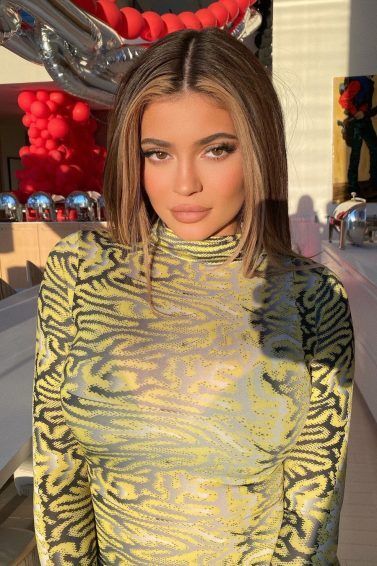 kylie jenner com cabelo no meio