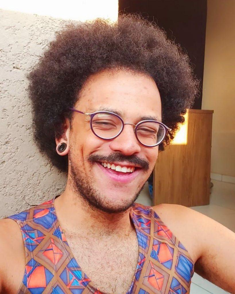 joão pedrosa participante do bbb 21 com cabelo black power