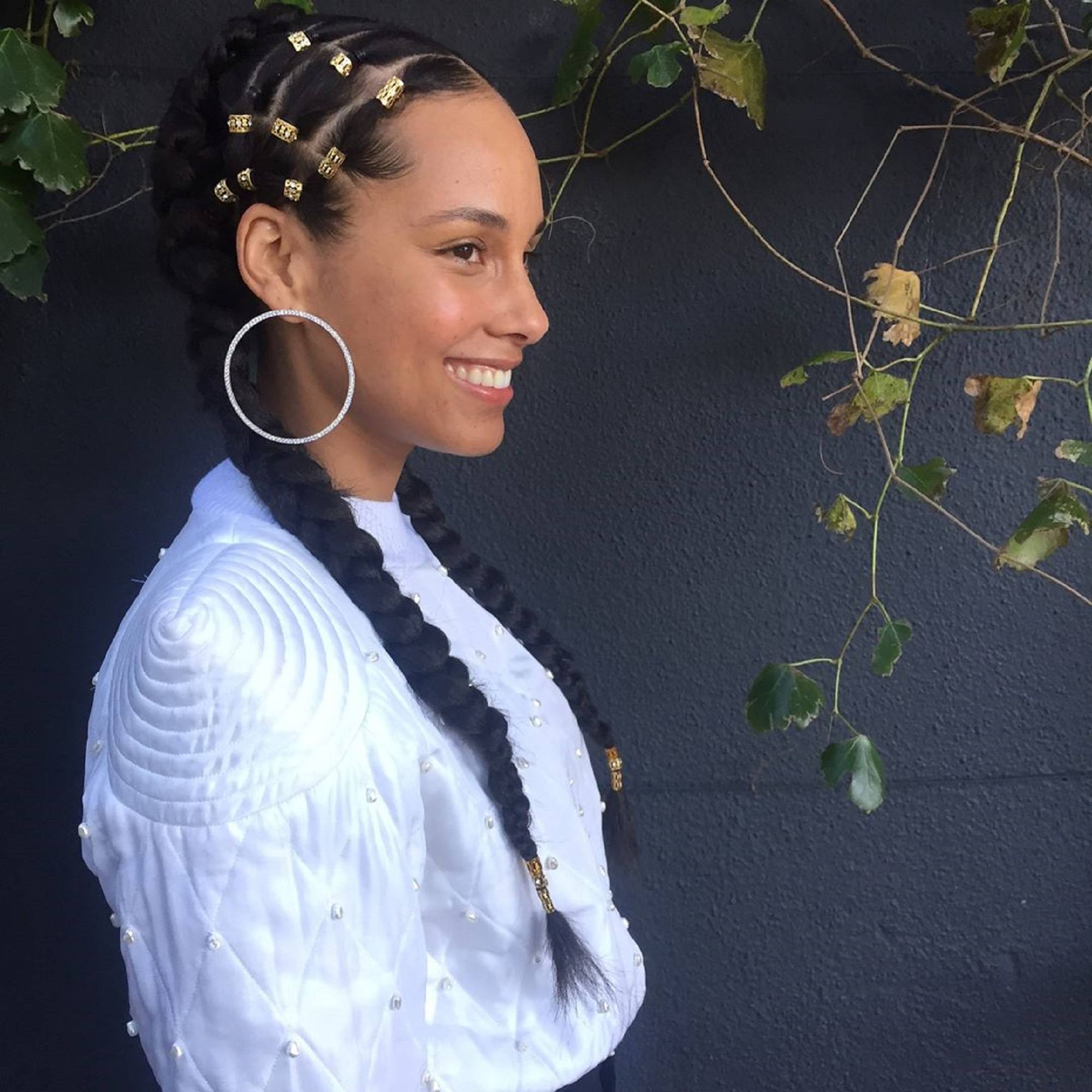 Linda e empoderada: inspire-se em 10 incríveis cabelos de Alicia Keys